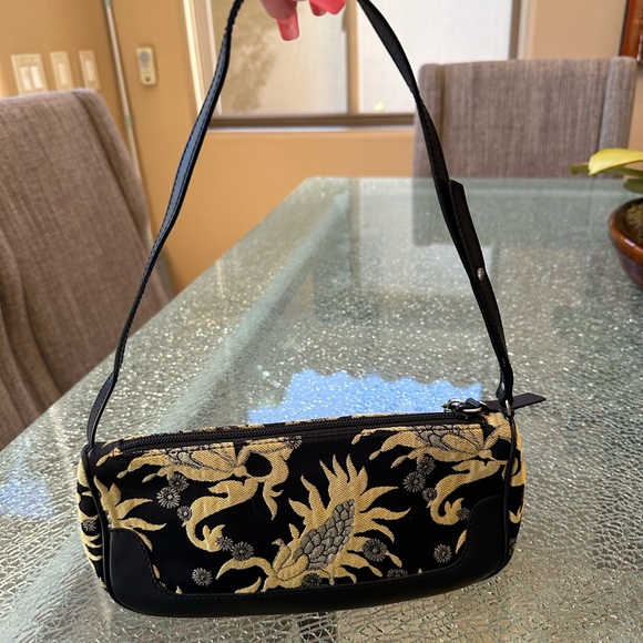 VINTAGE DOLCE & GABBANA, BLACK & GOLD TAPESTRY HANDBAG 10 X 4.5 X 3” EUC - Picture 8 of 13